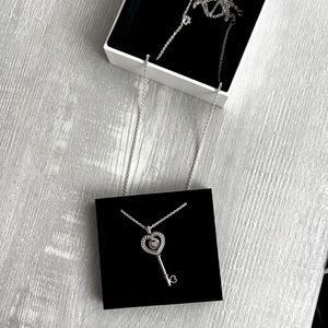 PANDORA Large Sterling Silver 925 Floating Locket Heart Key Necklace. worn once.